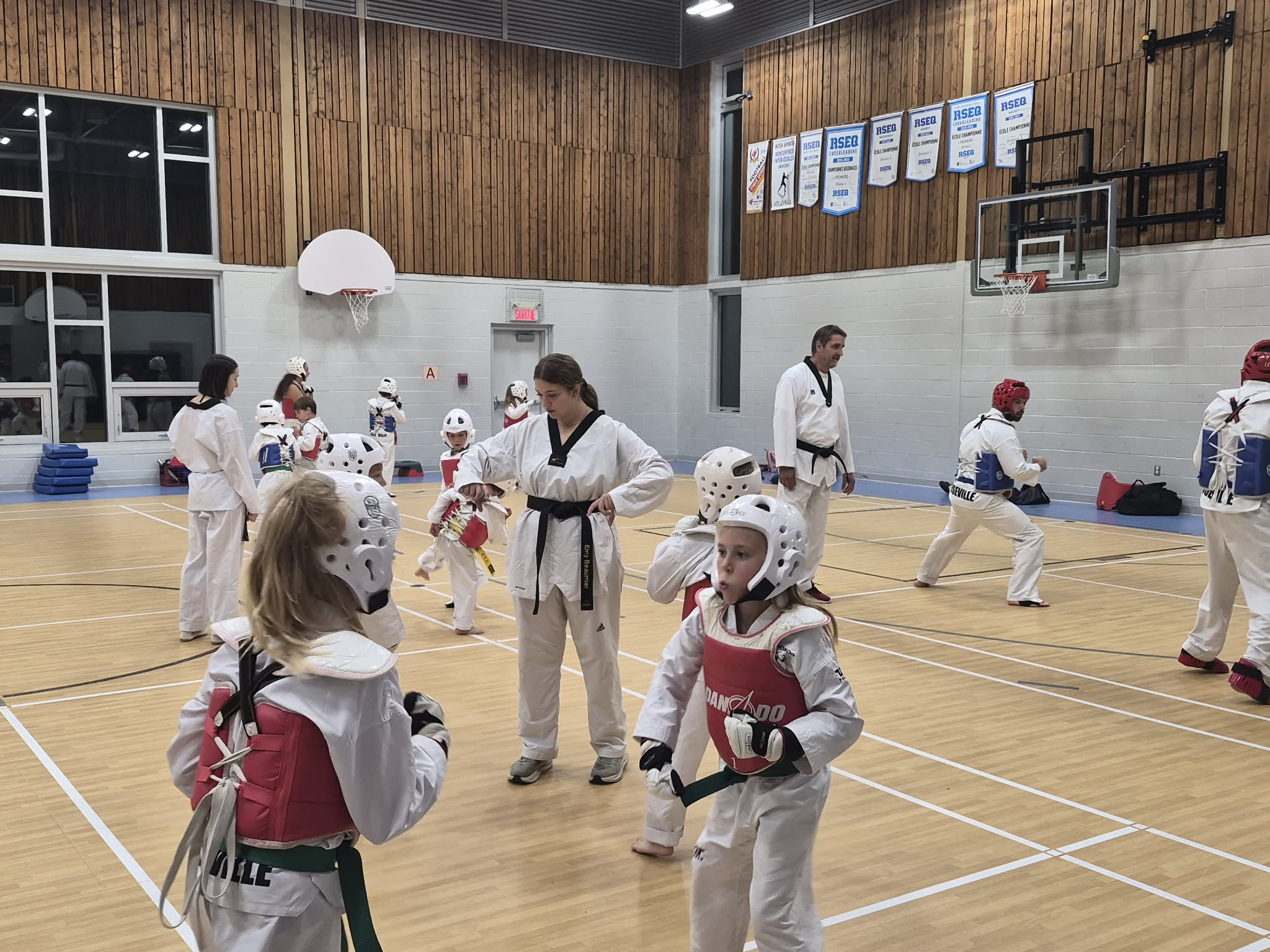 Entraînement de taekwondo en groupe